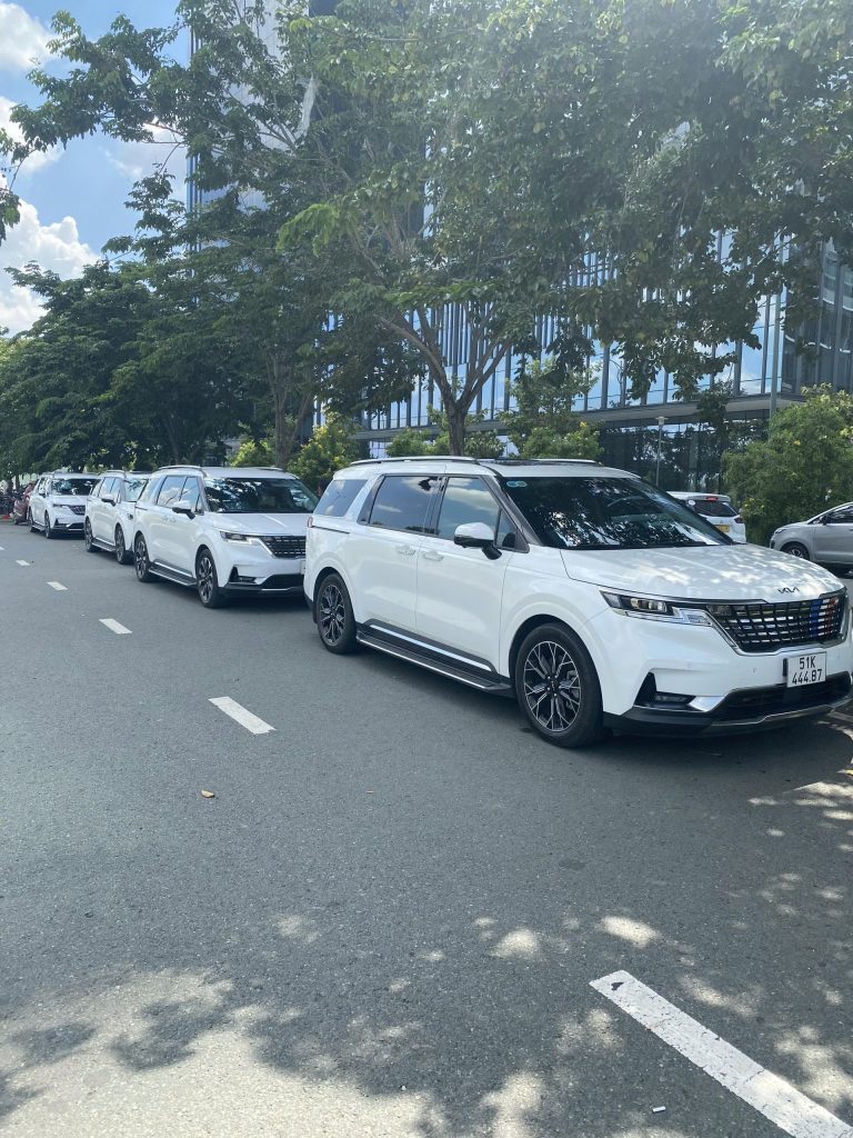 thuê xe kia carnival