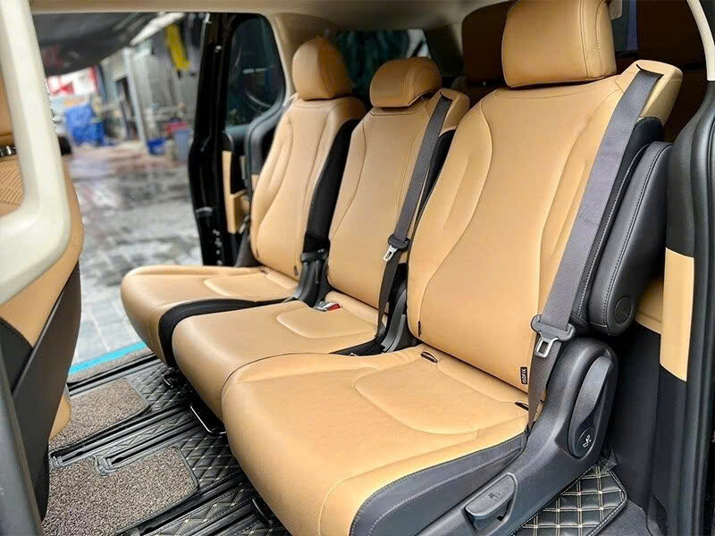nội thất thuê xe kia carnival 8 chỗ