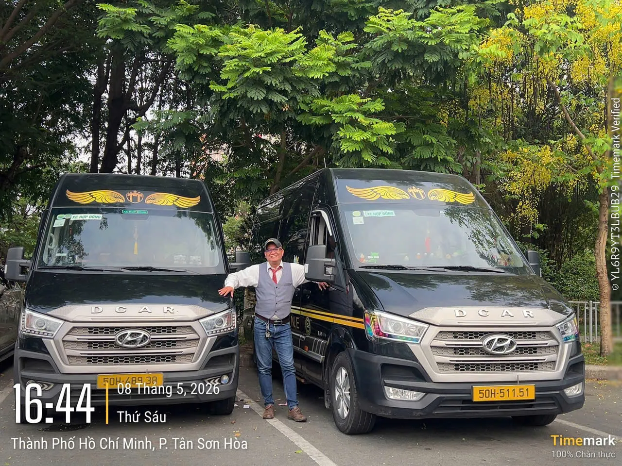 Tài xế và xe Limousine 9 11 chỗ tại TPHCM