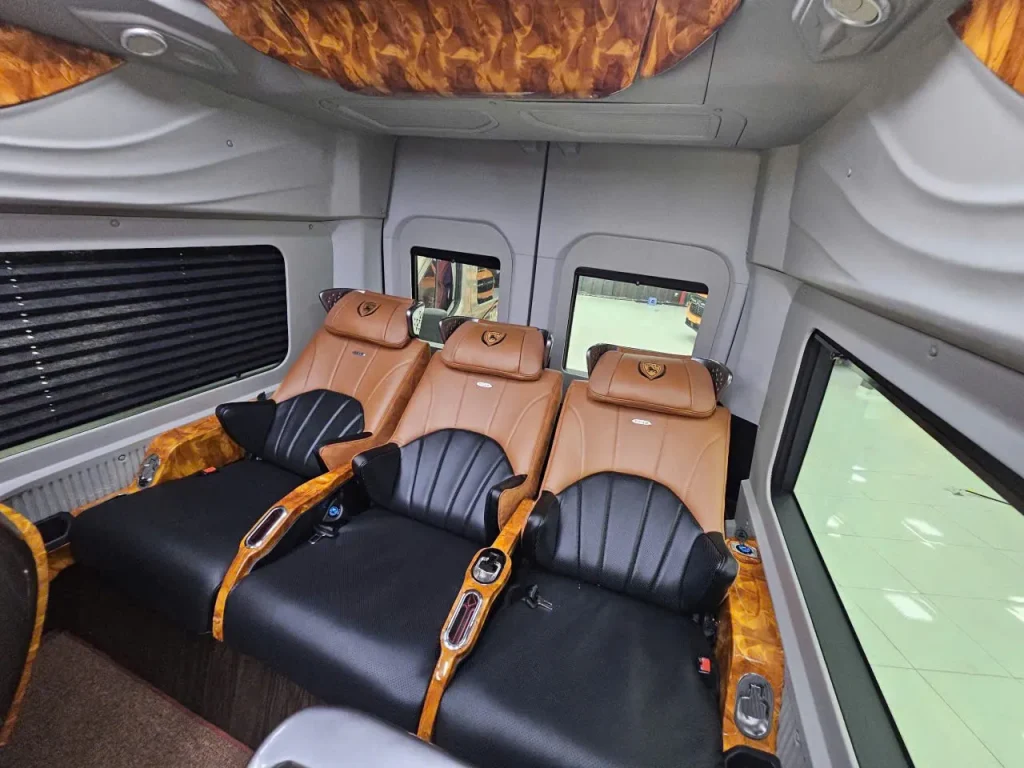 hàng ghế sau xe limousine 9 11 chỗ