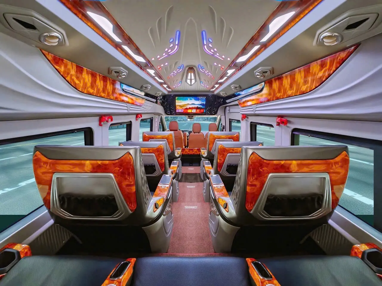 Thuê xe Limousine 9 chỗ 11 chỗ tại TPHCM