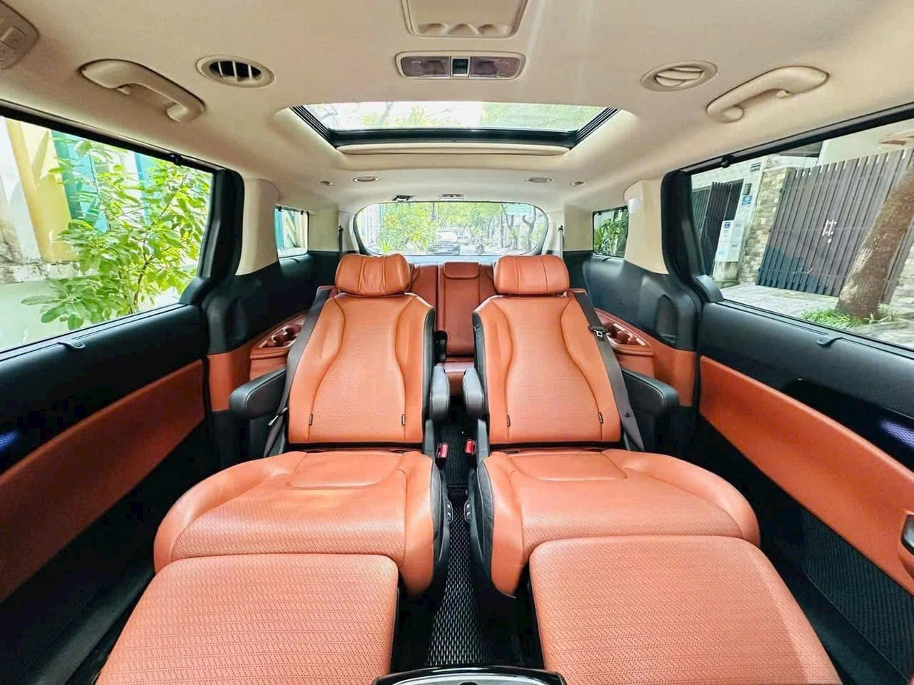 Nội thất Kia Carnival TPHCM