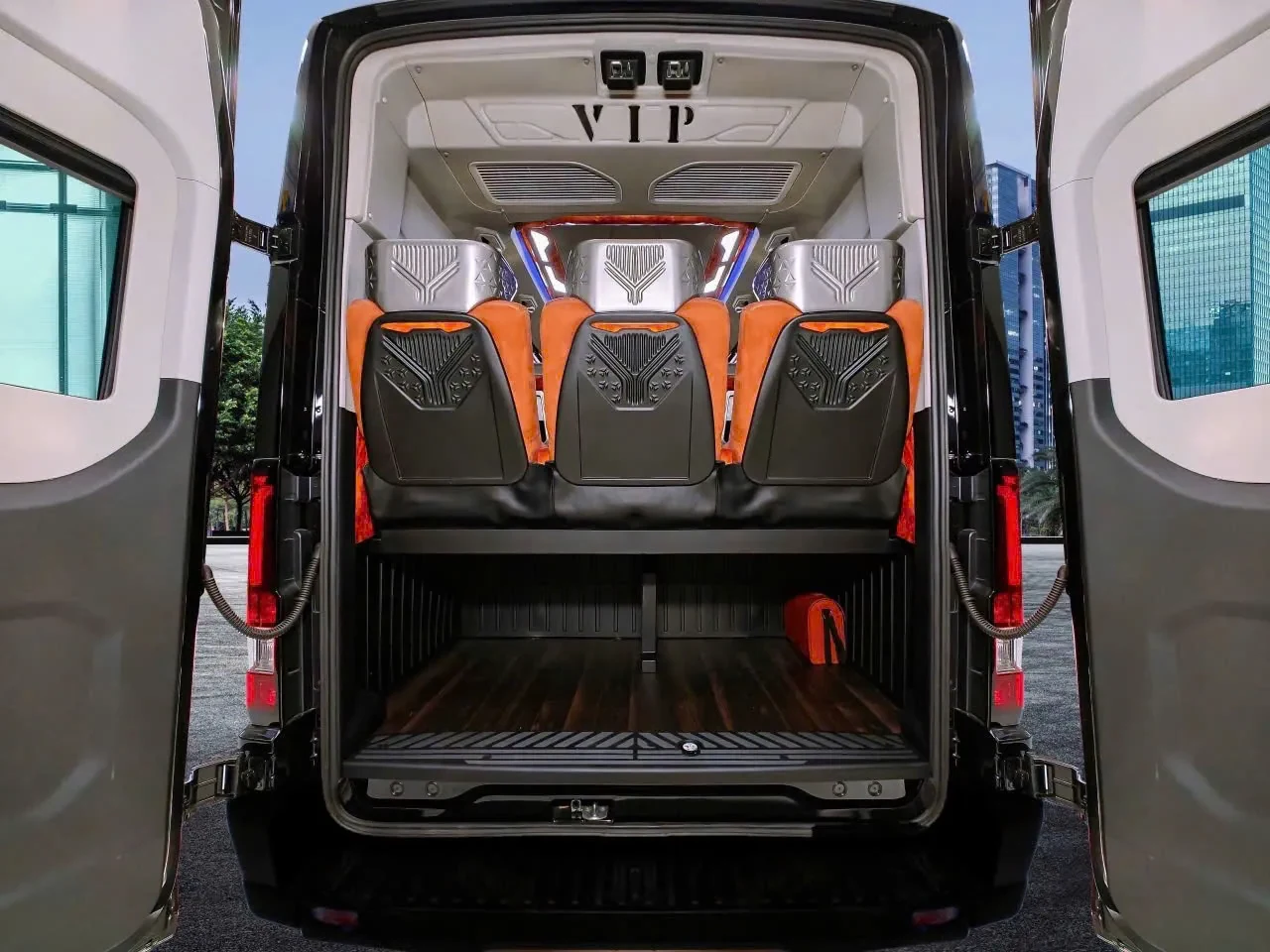 Khoang hành lý Limousine 11 chỗ cho chuyến tỉnh về TPHCM