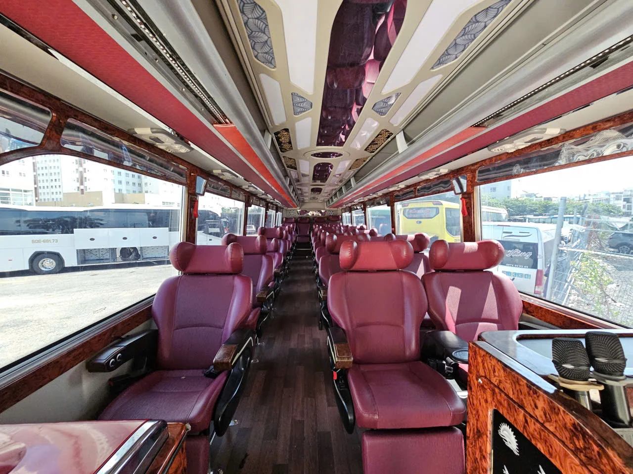 Premium seating in a group vehicle in the 28-seat category