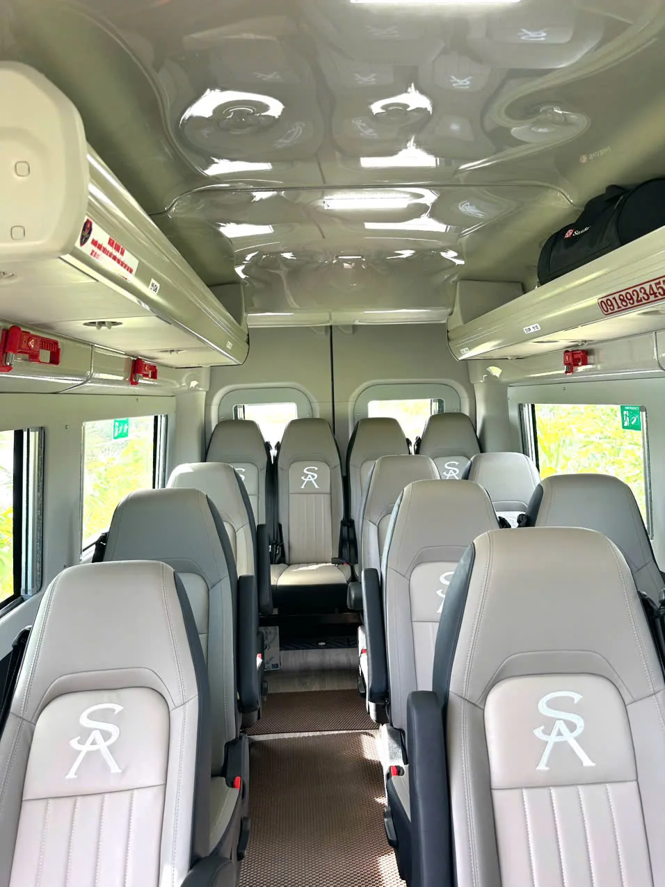 Nội thất Ford Transit 18 chỗ tại TPHCM