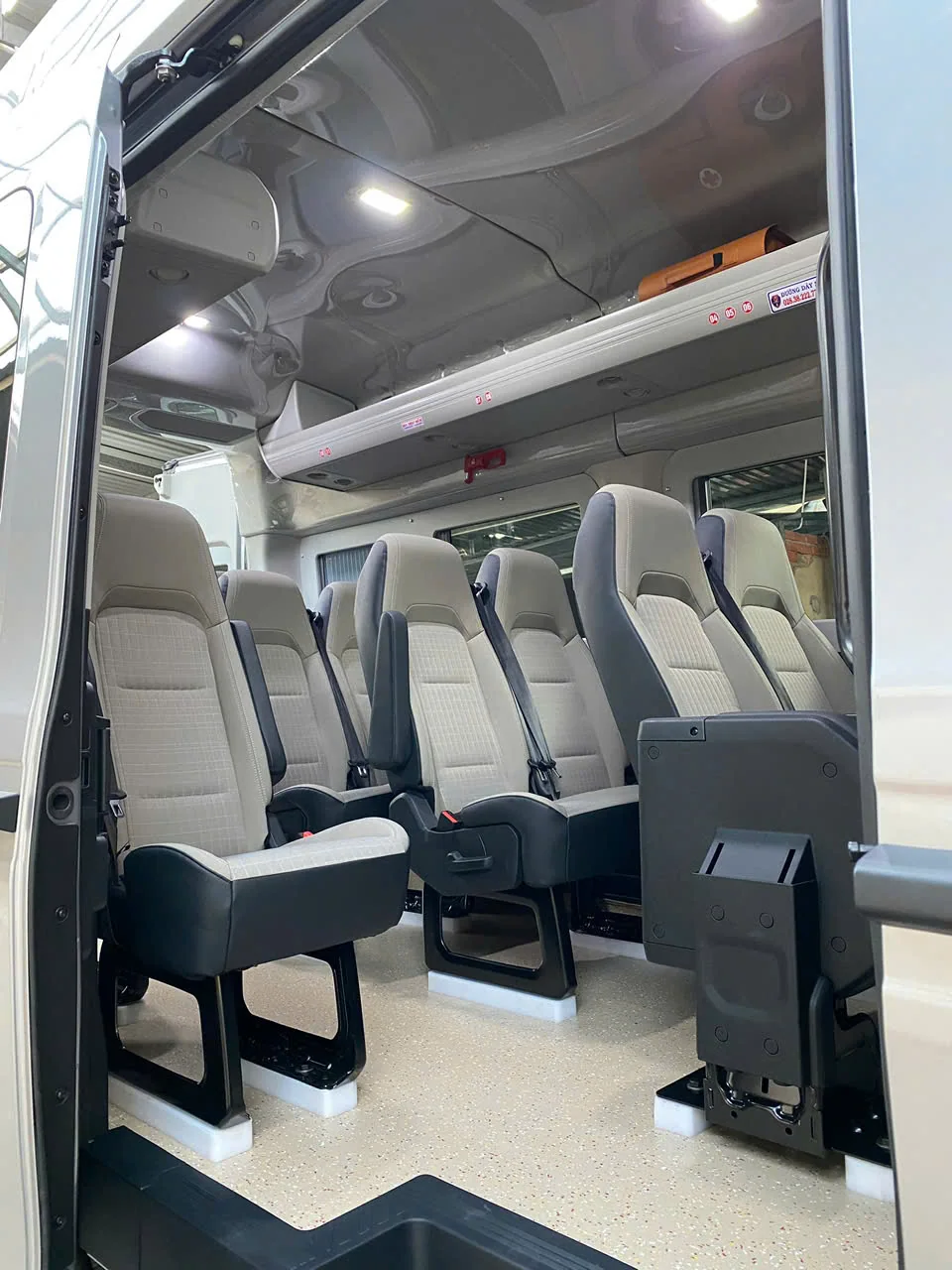 Nội thất Ford Transit 16 chỗ tại TPHCM