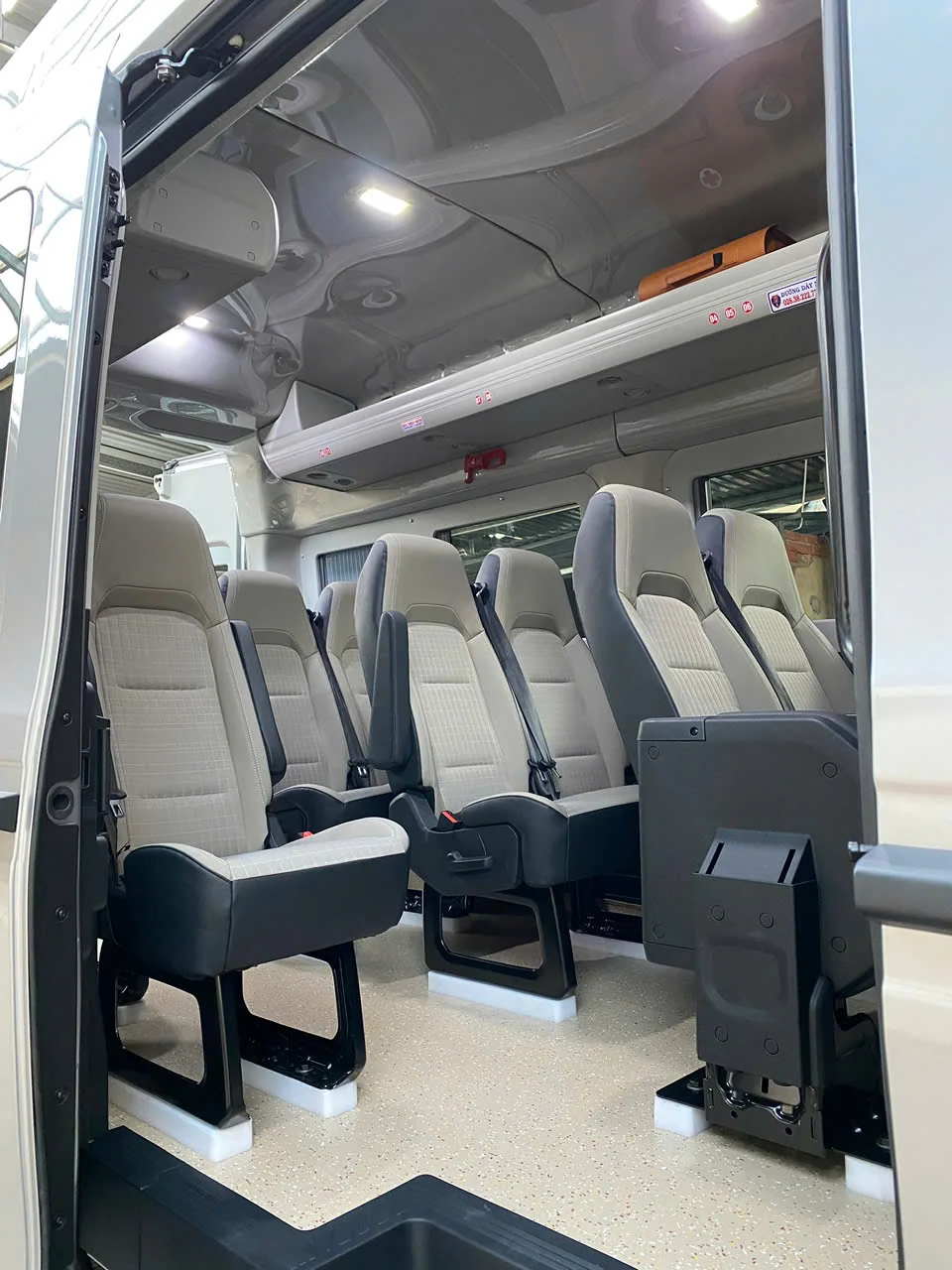 Nội thất xe Ford Transit 16 chỗ