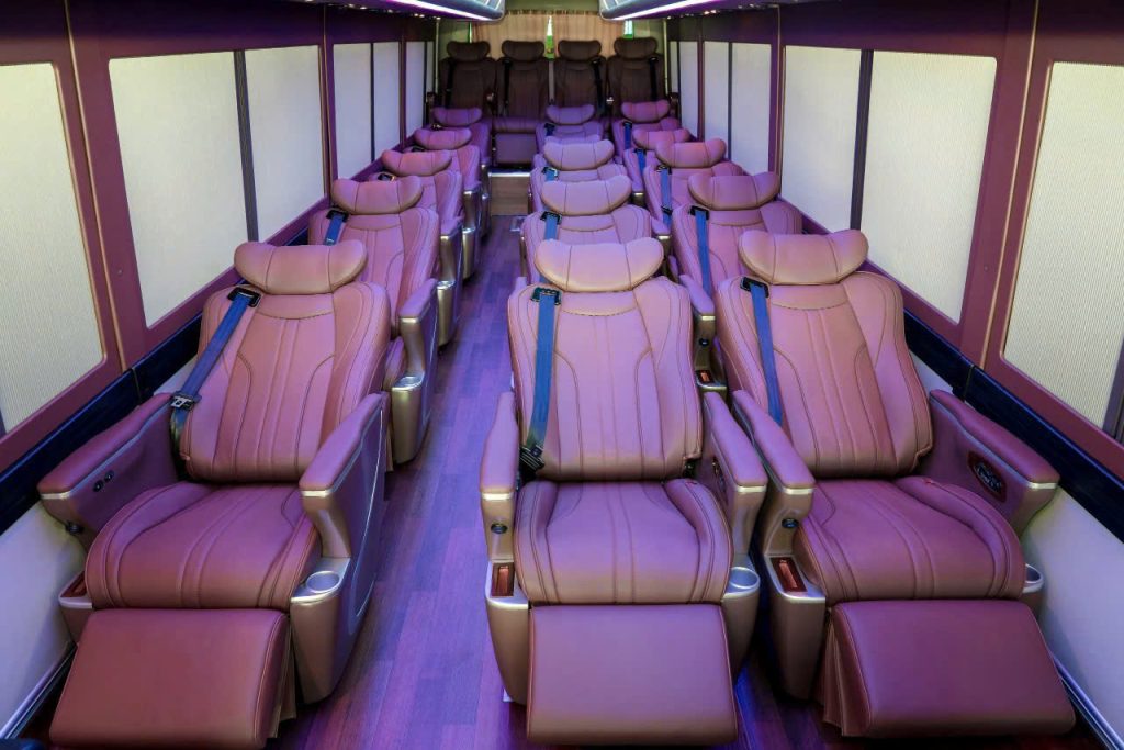 nội thất thuê xe limousine 18 chỗ
