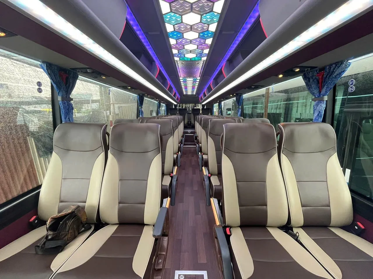 Nội thất Universe 29 chỗ TPHCM