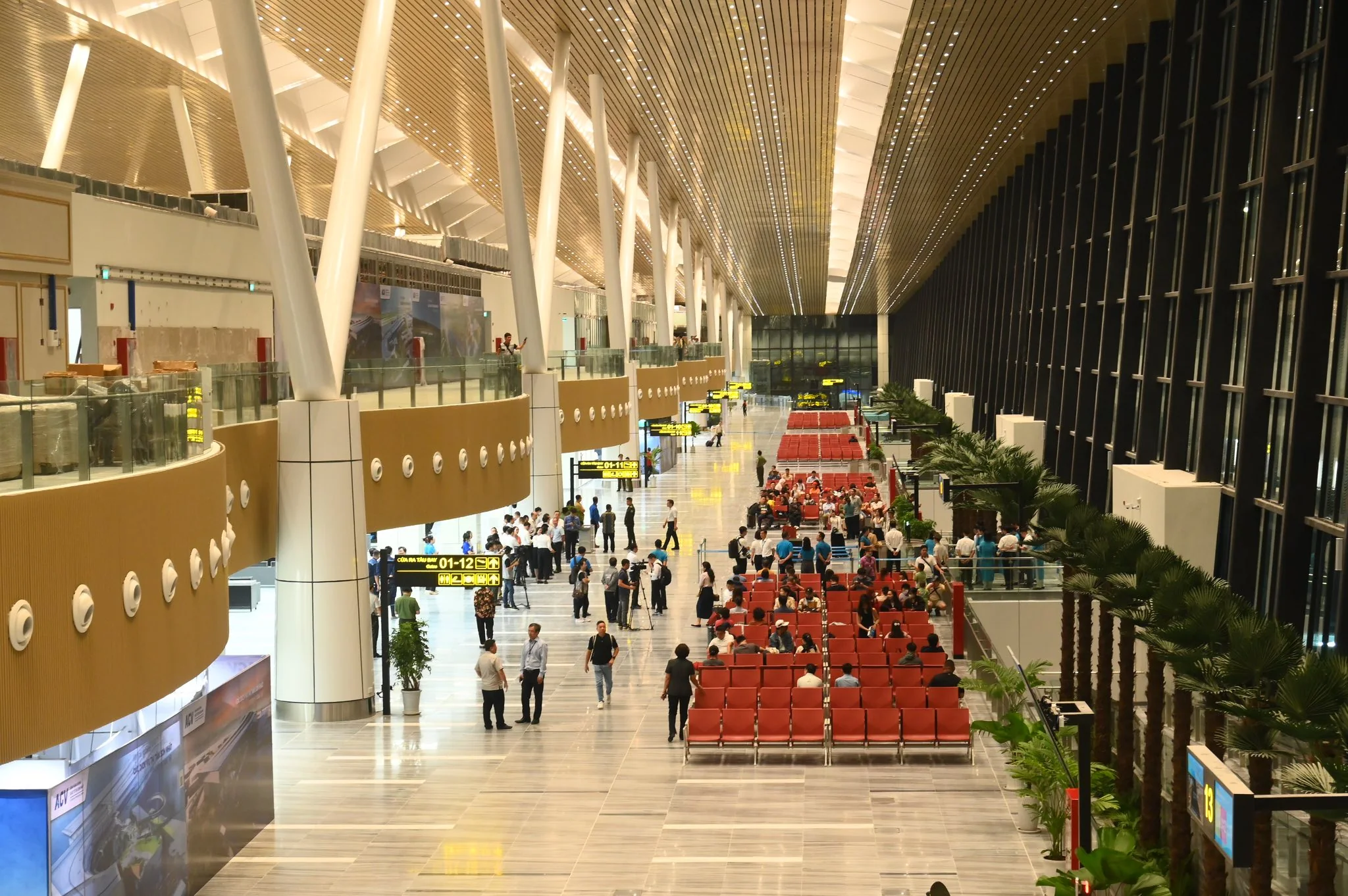 Thuê xe đưa đón sân bay Tân Sơn Nhất TPHCM