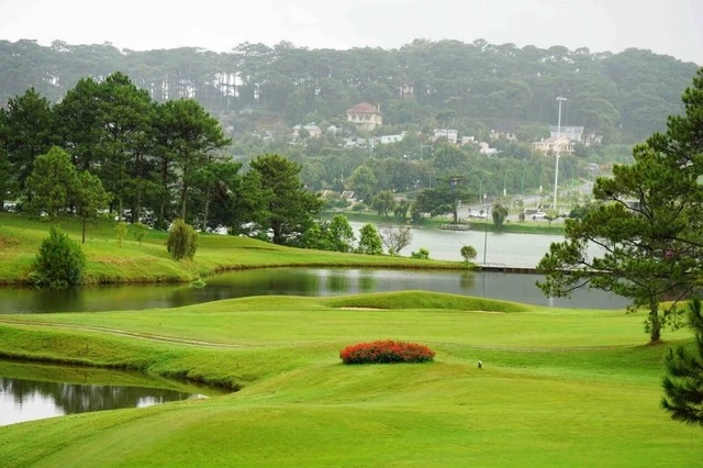 Thuê xe TPHCM đi Dalat Palace Golf Club Đà Lạt