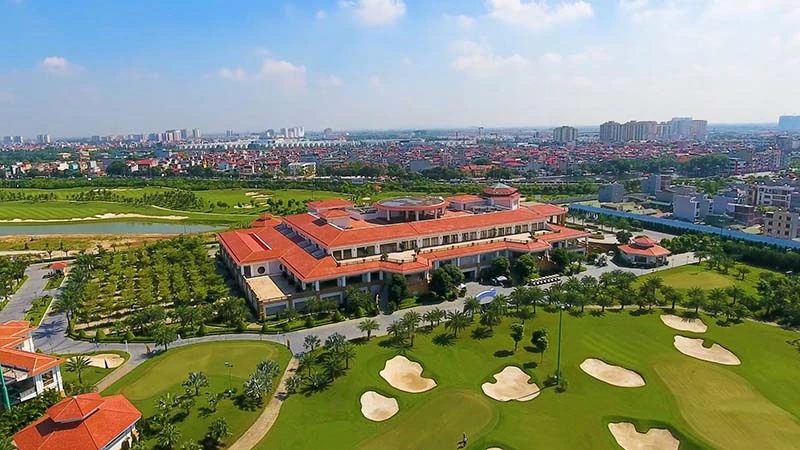 Thuê xe Kia Carnival đi sân golf từ TPHCM