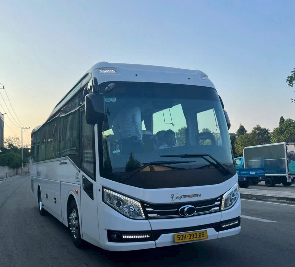 Thaco 29-seat coach exterior