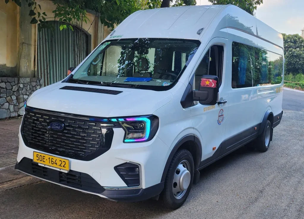 thuê xe 18 chỗ tphcm