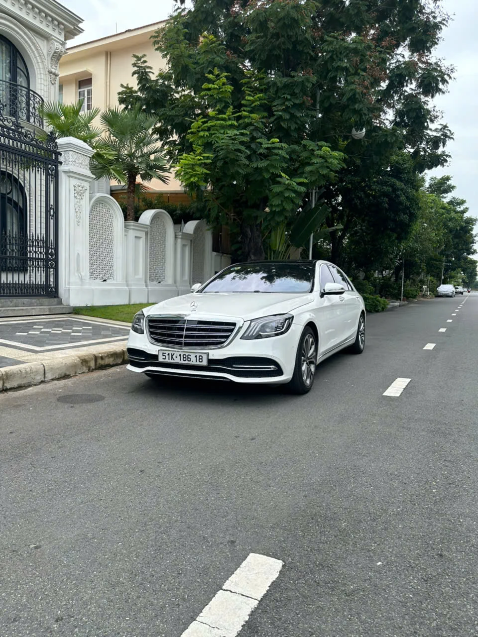 Thuê Mercedes S450 mẫu cũ tại TPHCM