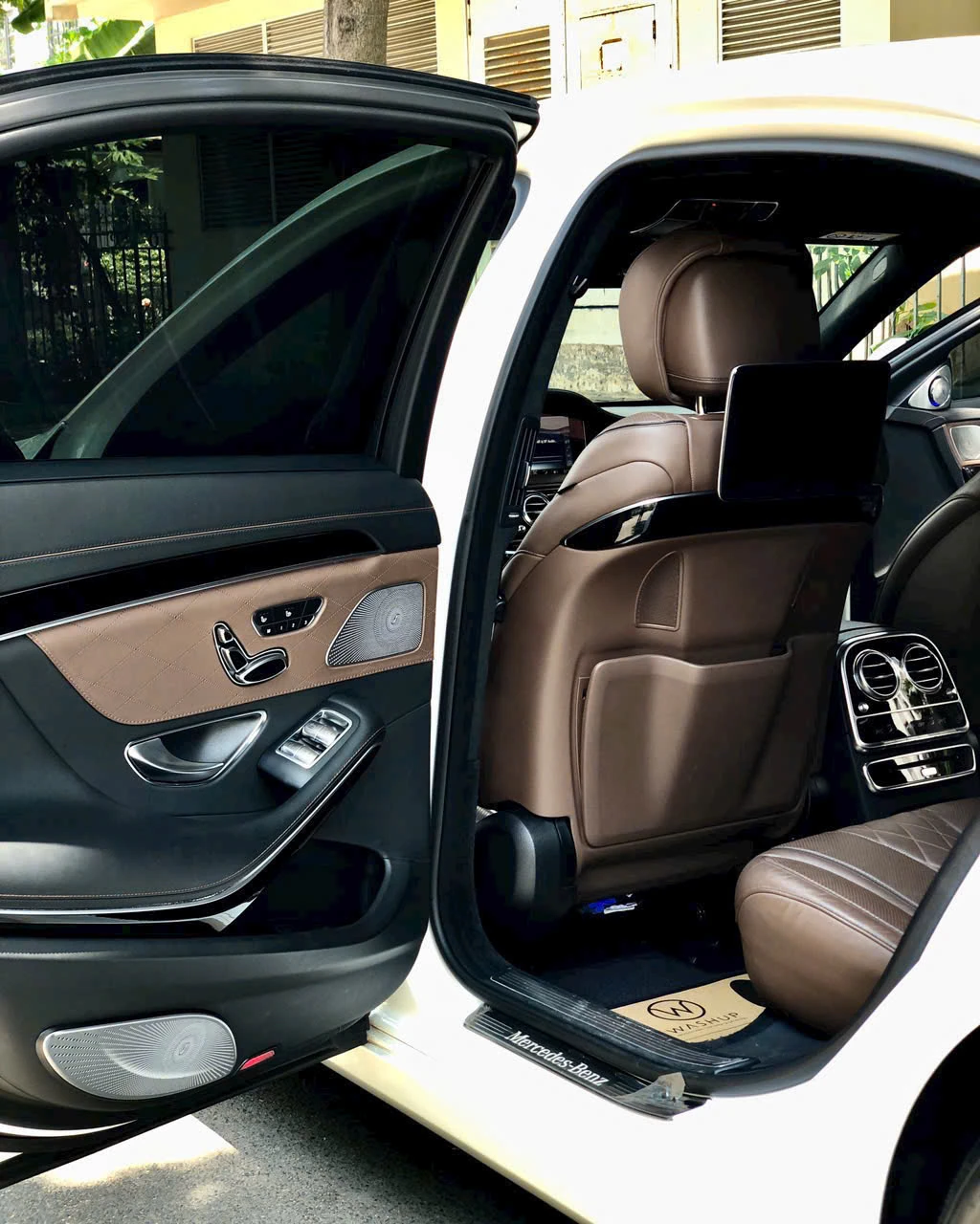 Khoang nội thất Mercedes S450 mẫu cũ