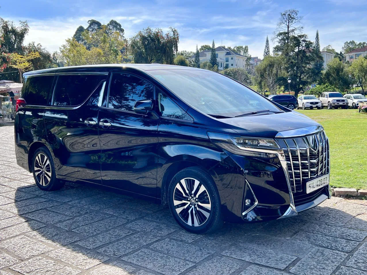 Nội thất Toyota Alphard cao cấp tại TPHCM
