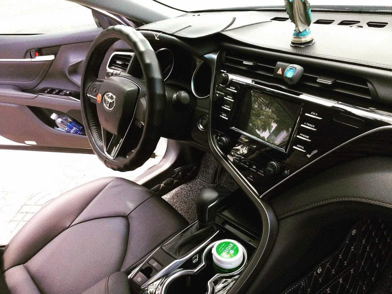 Toyota Camry phục vụ khách doanh nghiệp tại TPHCM