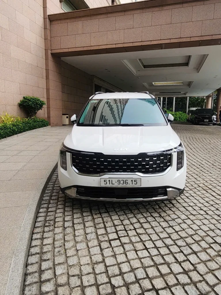 Thuê xe Kia Carnival đi Vĩnh Long