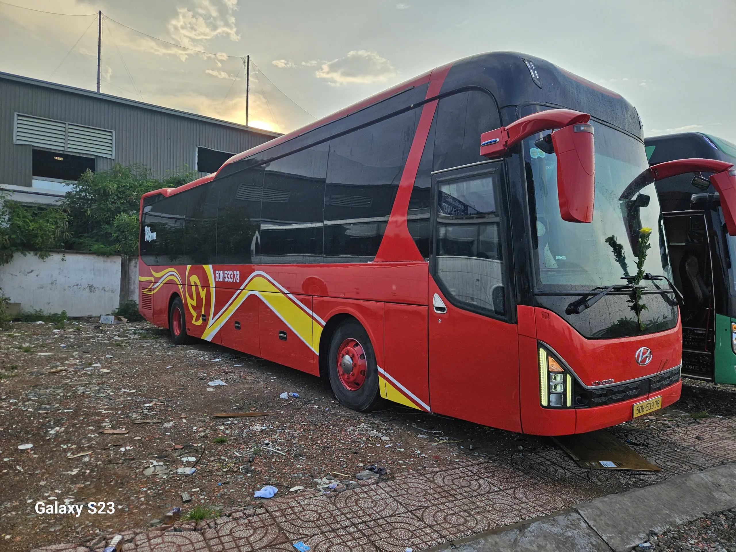 Thuê xe giường nằm Universe 44 giường tại TPHCM có tài xế