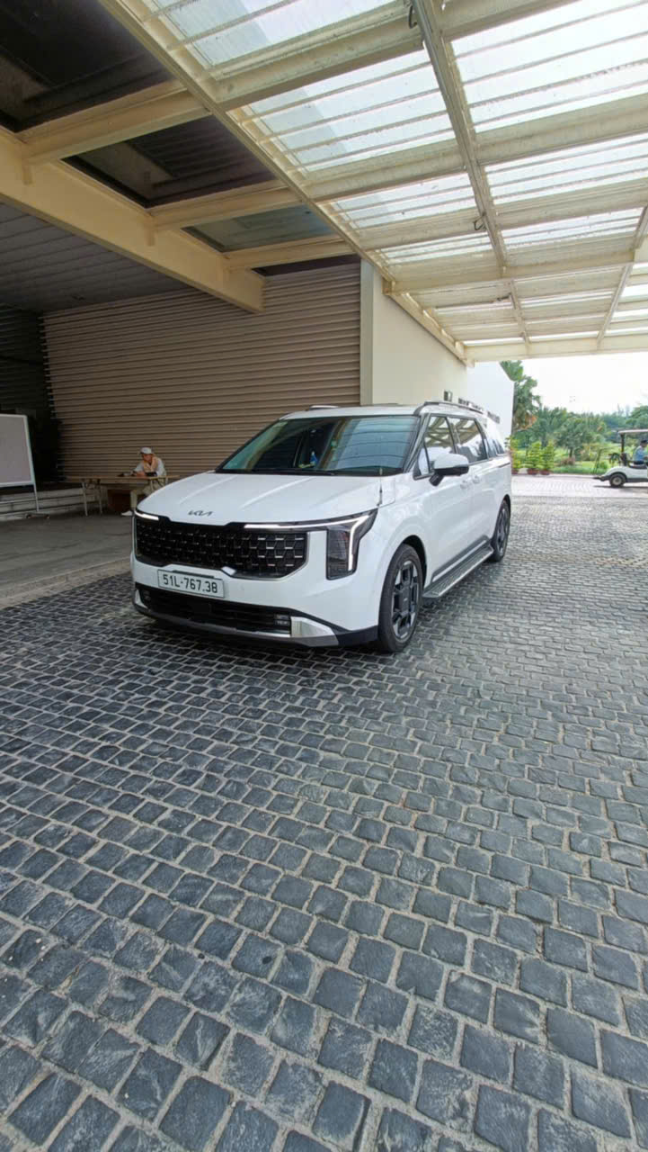 Xe Kia Carnival có tài xế tại TPHCM