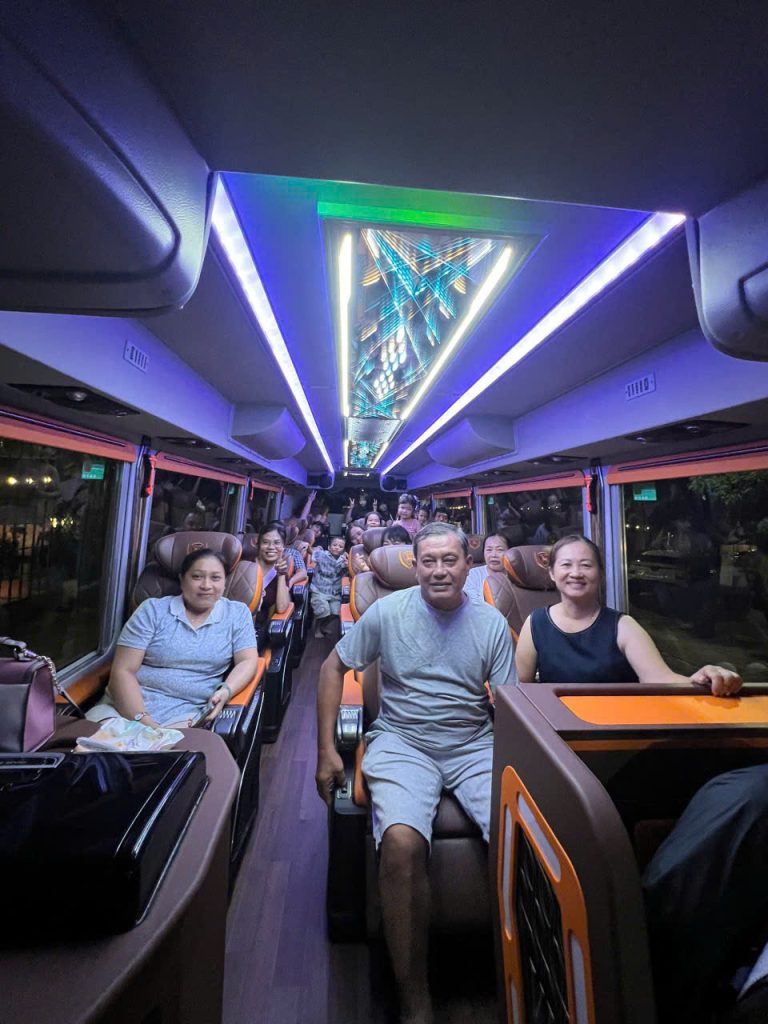 thuê xe limousine 18 chỗ tphcm