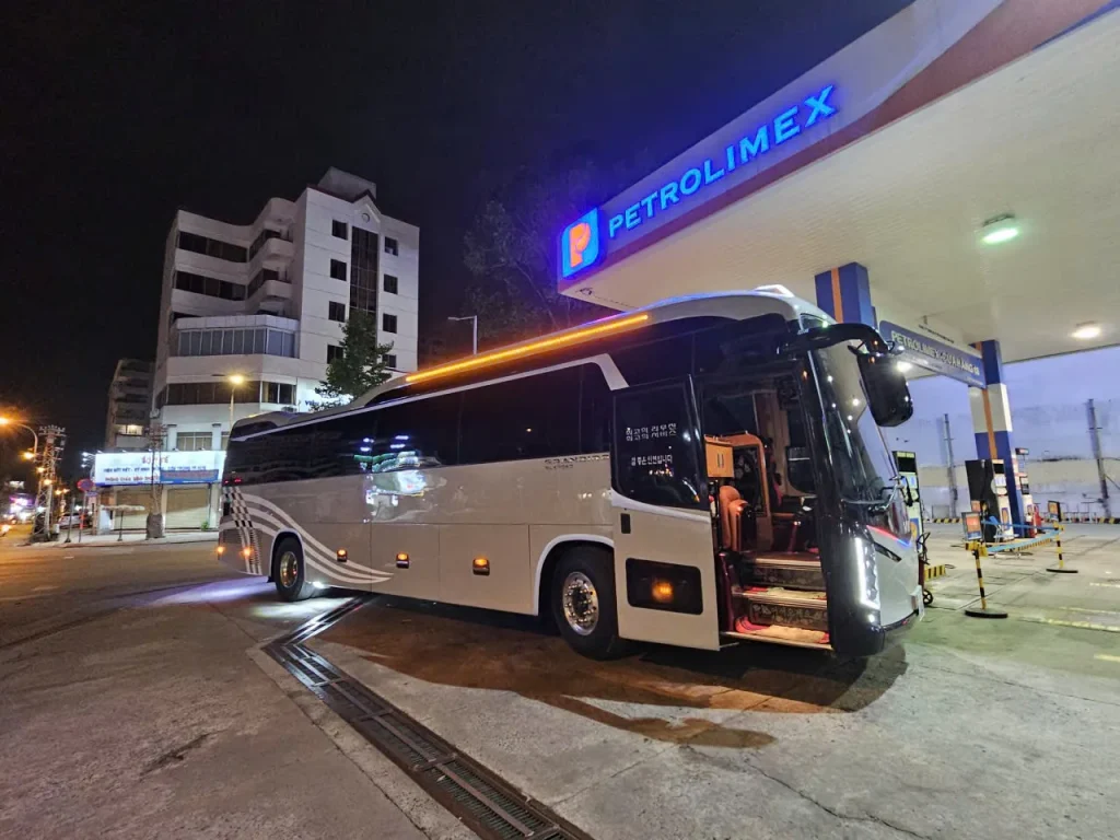 thuê xe limousine 28 chỗ vip