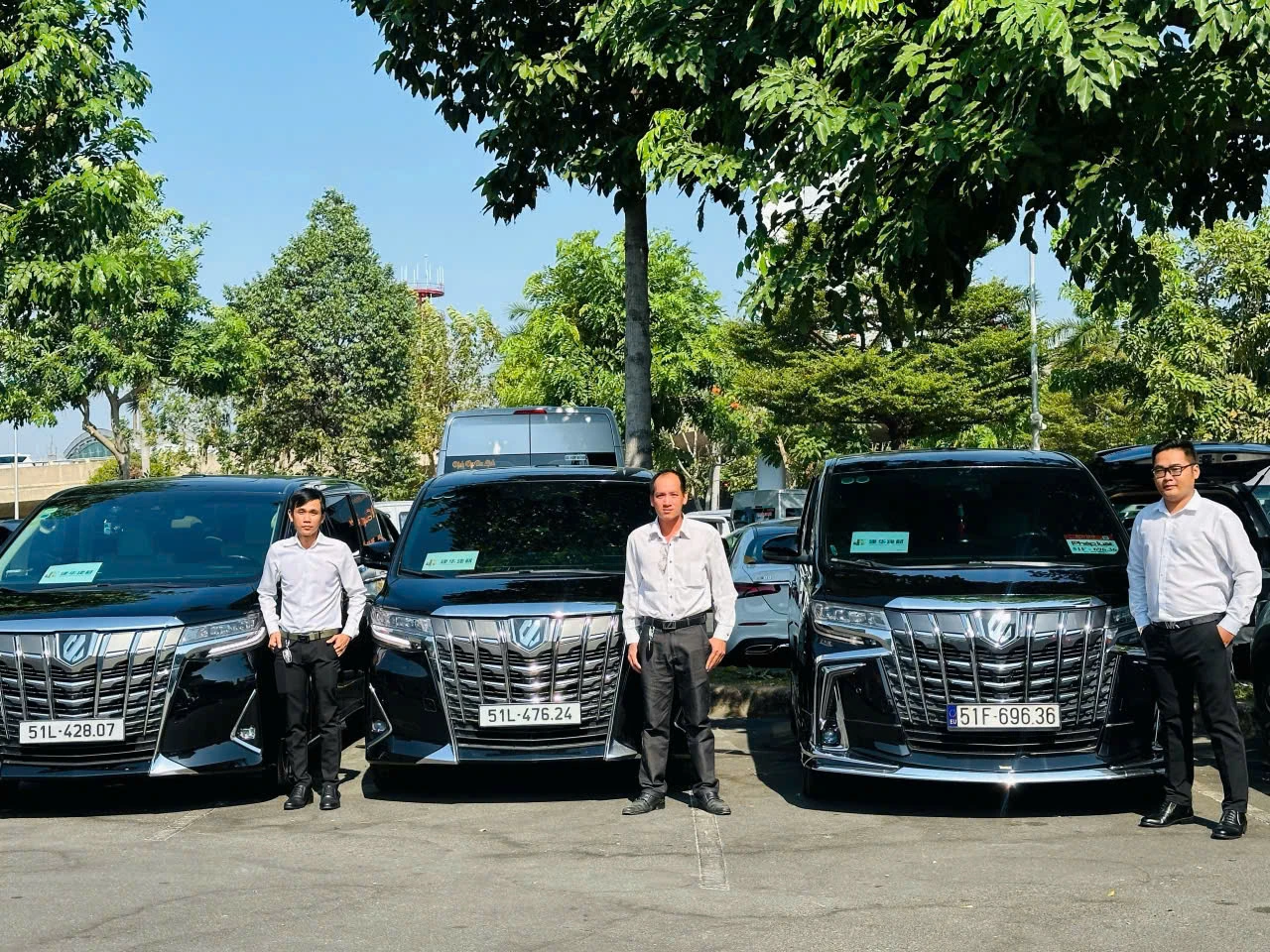 Thuê xe Toyota Alphard VIP tại TPHCM