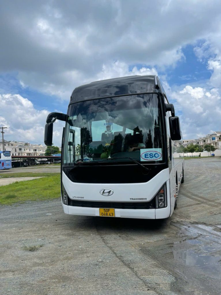 thuê xe 45 chỗ hyundai universe
