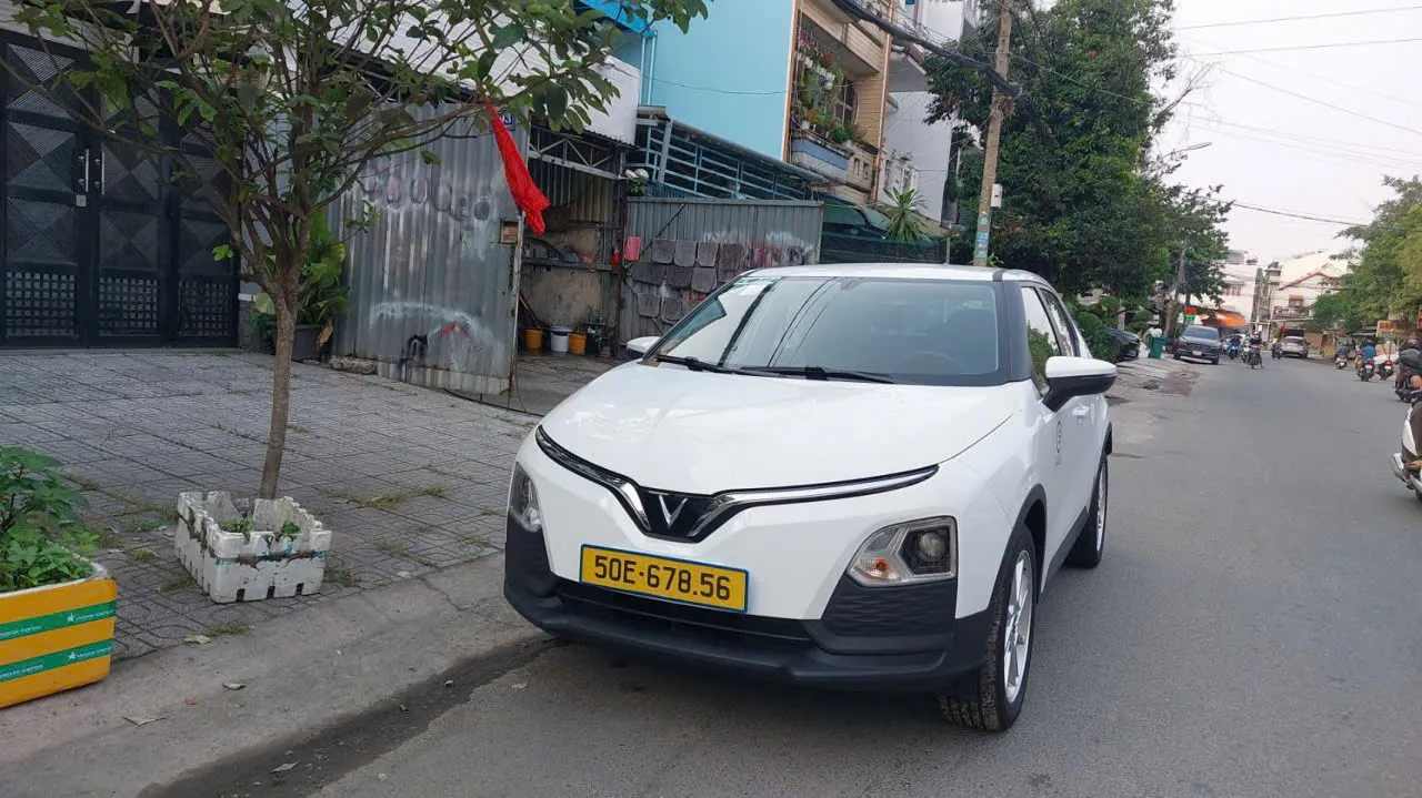 VinFast VF5 xe điện phục vụ khách tại TPHCM