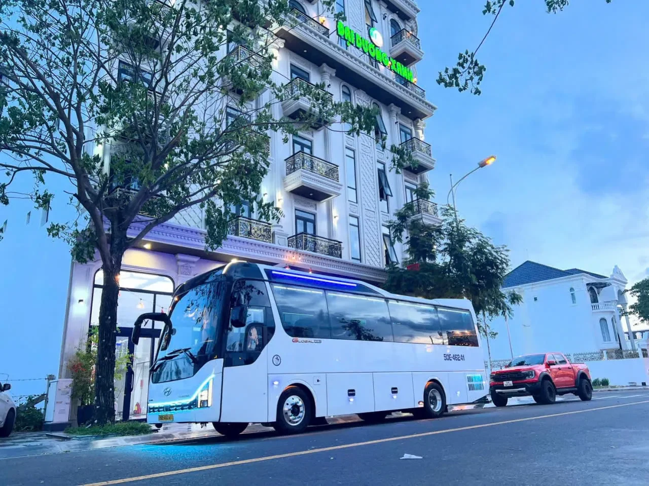 Thuê xe Universe 29 chỗ TPHCM