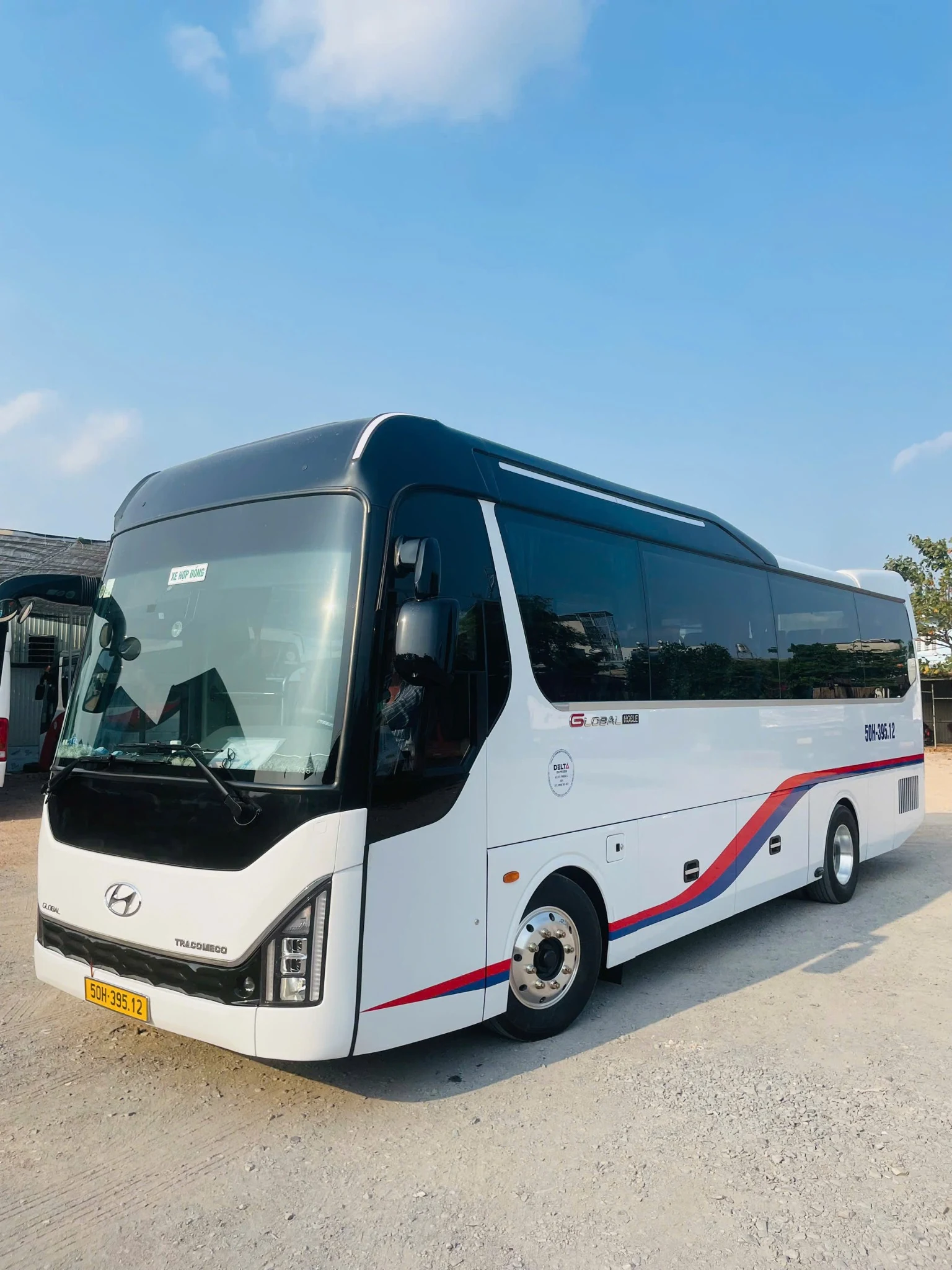 Xe Universe 34 chỗ phục vụ đám cưới tại TPHCM
