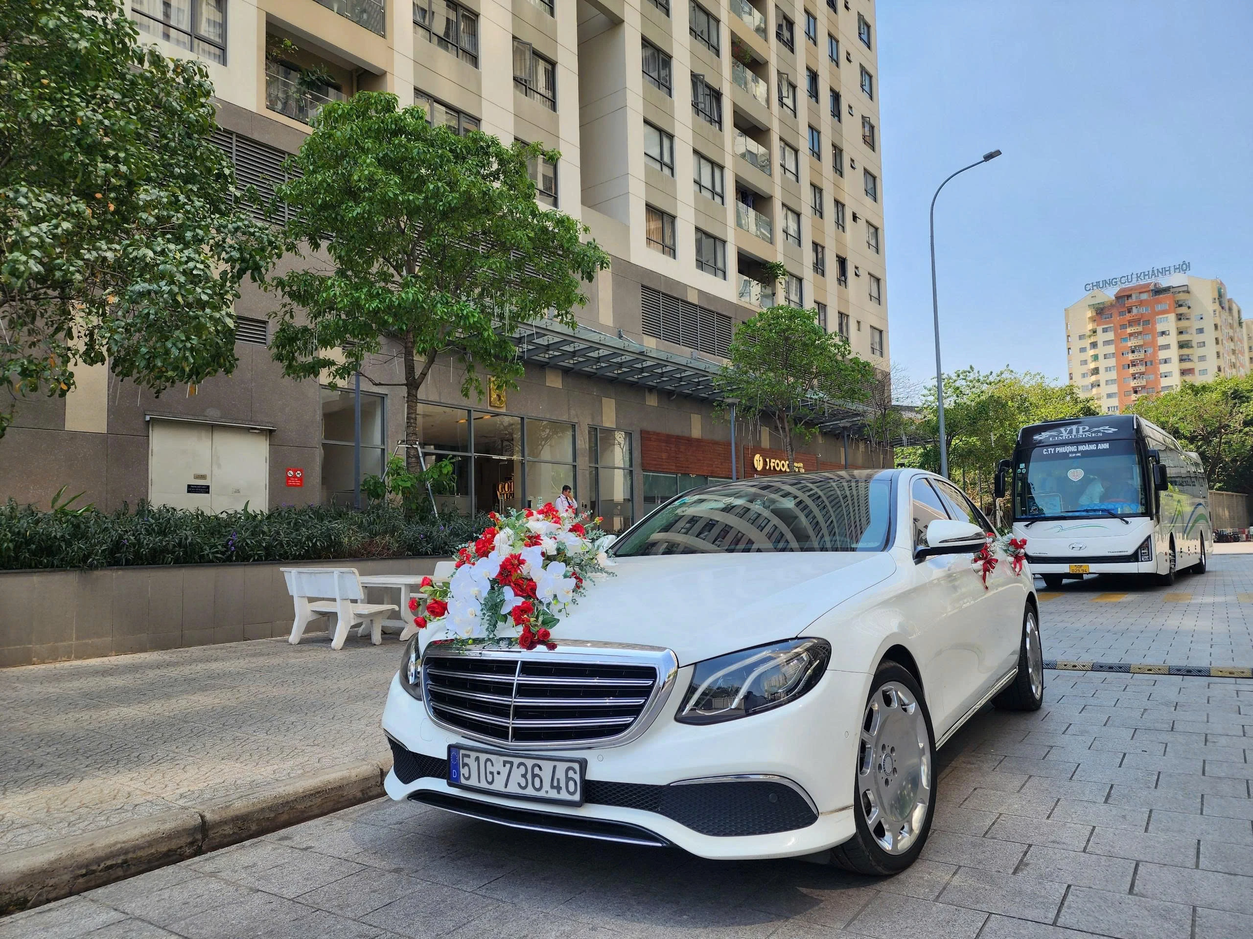 Xe hoa Mercedes E200 tại TPHCM