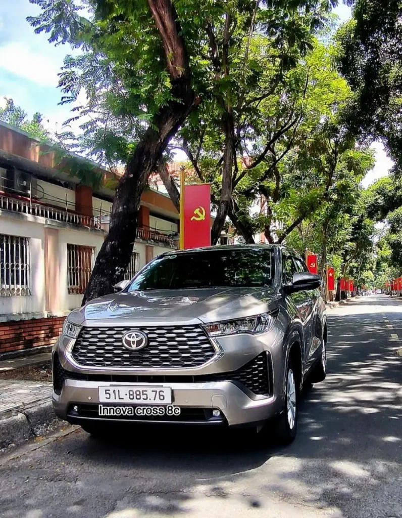 thuê xe innova 8 chỗ