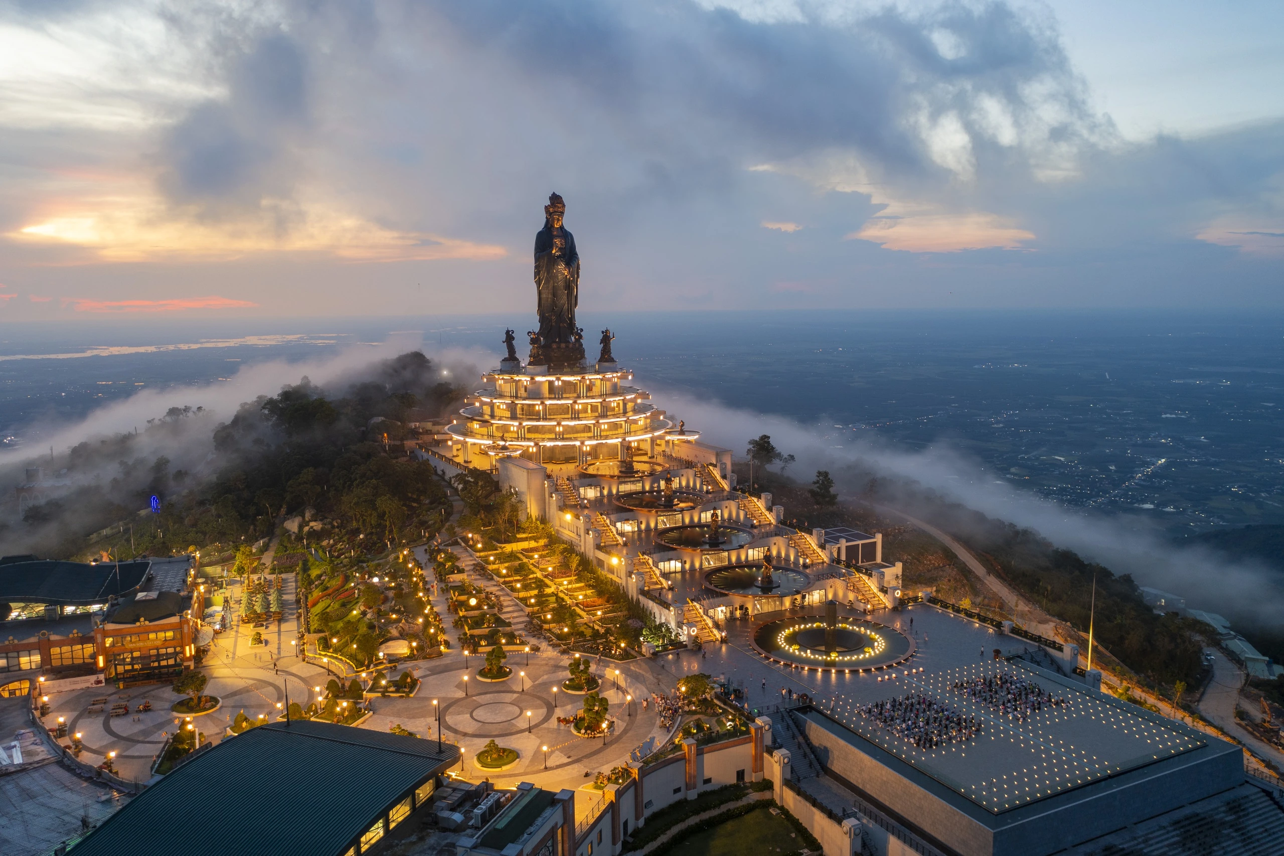 Núi Bà Đen Tây Ninh