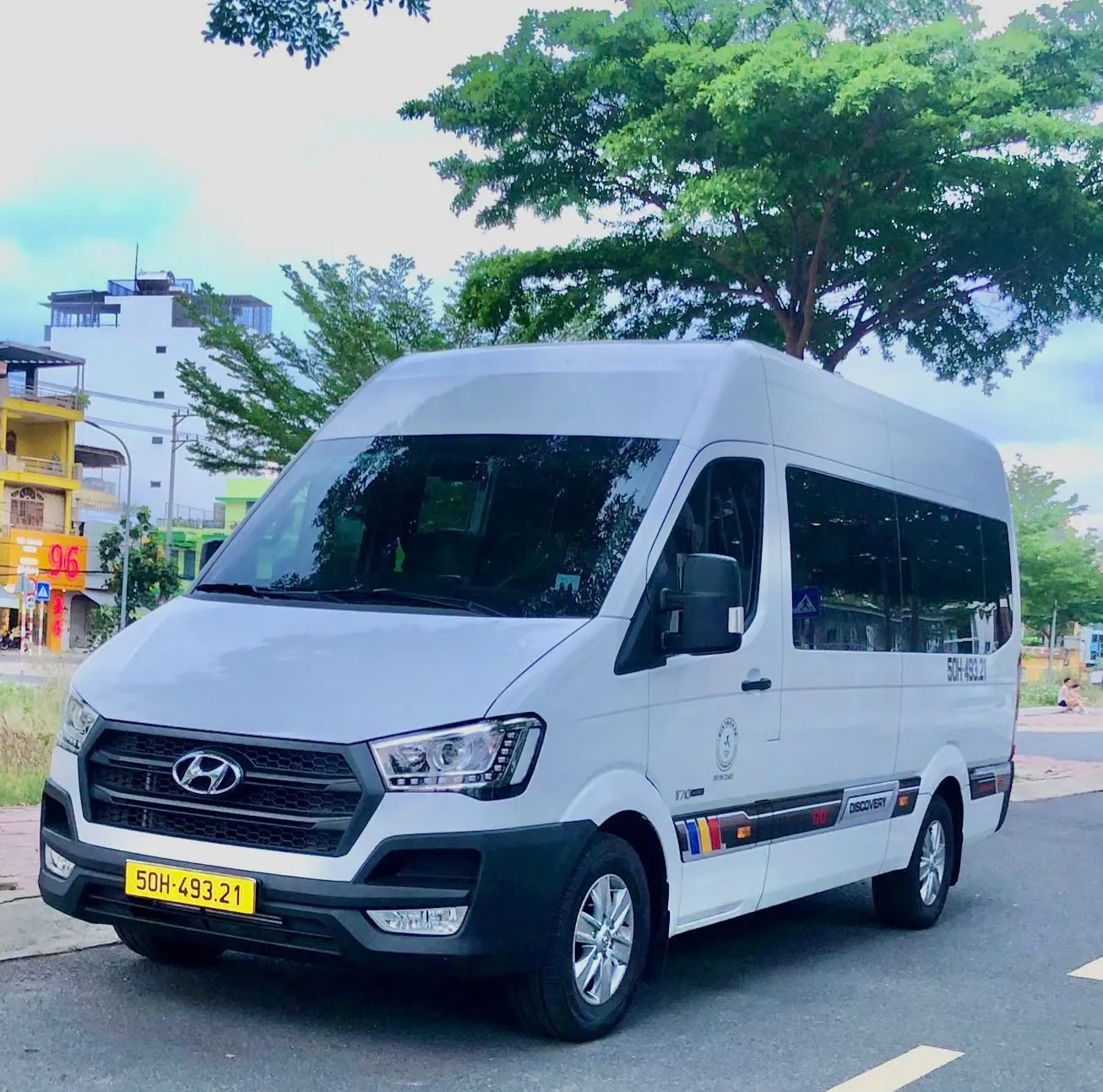 Hyundai Solati minibus in the SaigonCar fleet